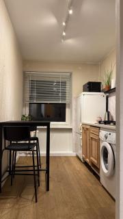 Light & Roomy Apartment with Separate Kitchen & Free Bike - 6