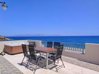 Beachfront Ela Luxury Stay with Jacuzzi & Views - 2