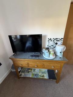 16 Bentley Road - Uttoxeter, Comfortable accommodation, KING SIZE, SHARED SHOWER ROOM, NO BREAKFAST, NO WIFI - 5