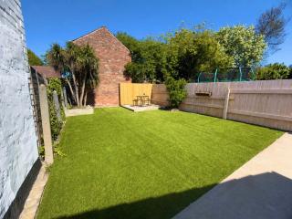 Large 4 Bed House- Ideal for Long Stay - 4