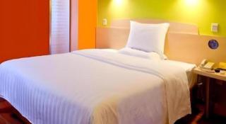 7 Days Inn Luzhou Commercial Pedestrian Street Center - 1
