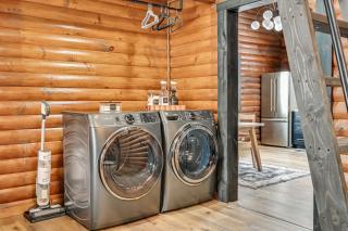 Peaceful Cabin w/ Hot Tub in Dundee: Dogs Welcome - 1