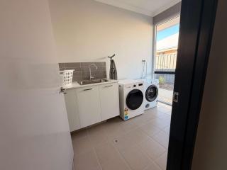 Baldivis getaway - Your Perfect Retreat - 1