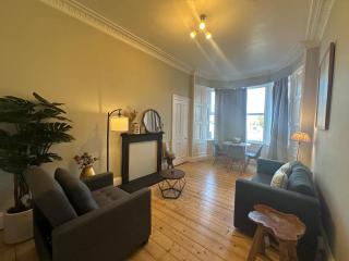 Private Entry 2-Bedroom Flat - 6