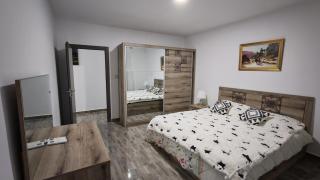 Spacious accommodation with city views - 5