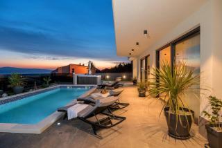 Luxury Villa Happiness Private Pool, Jacuzzi, Sauna & Gym Near the Beach - 3