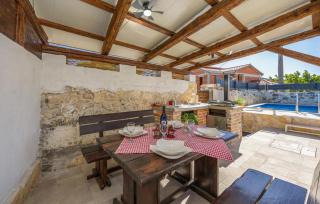 Nice Home In Marina With Private Swimming Pool, Can Be Inside Or Outside - 9