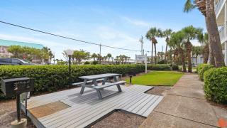 Beach Vibes Destin Gem: 1BR Condo w/ 3 Beds - 5