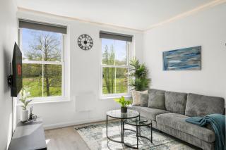 Modern 3BR 2Bath Flat Near Transport & Park - 1