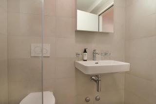 Modern City Centre Flat with Balcony - 6