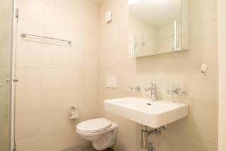 Modern City Centre Flat with Balcony - 5