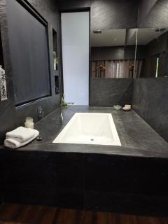 4 Bedroom Agfest & Tamar Valley Sleeps 8 Wineries Bath - 8