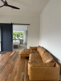 Spacious Queenslander Charm - Heart of New Farm - 9