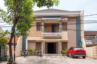 TwoSpaces Living at Toedjoeh Enam Homestay, Surabaya - 0