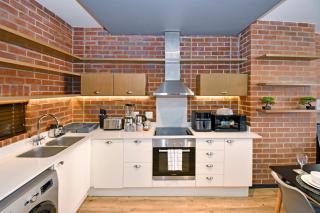 Modern Executive Brick Loft - Steps to Rosebank Mall and Gautrain - 8