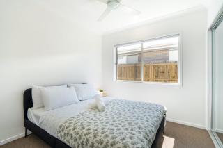 Haus Verde | 4BR Greenbank Hideout in Logan - 7