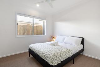 Haus Verde | 4BR Greenbank Hideout in Logan - 3