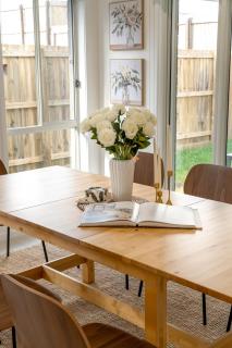 Haus Verde | 4BR Greenbank Hideout in Logan - 8