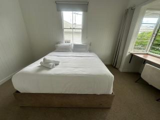 Spacious Queenslander Charm - Heart of New Farm - 2