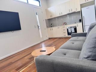 Queenslander Hideaway - Heart of New Farm - 9
