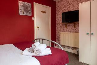 Central Birmingham Two Bedroom Home with Free Parking - 6