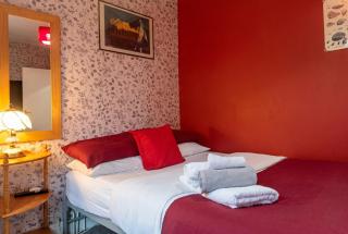 Central Birmingham Two Bedroom Home with Free Parking - 5