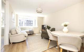 Edinburgh Stylish 2-Bedroom City Apartment in Stockbridge - 9