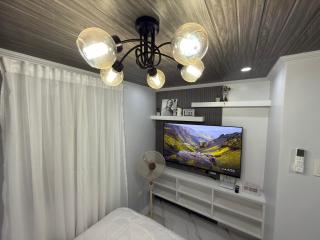 Chic & Cozy Luxury 2-Story Contemporary Townhome - Tanza - 4