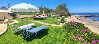 Romantic Beachfront Suite & Garden - Aqua Luna Bay - 9