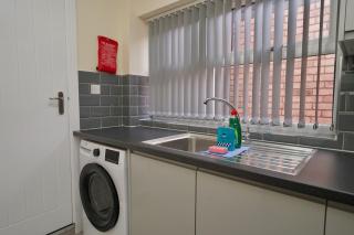 Charterhouse - Free Netflix, Private Garden, WiFi & Free Parking For 3 Cars - 1