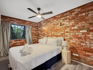 Peaceful 3-Bed Stay Near the Coast - 2