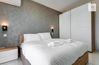 Pembroke 2BR Sea View Apartment Near Beach - 8