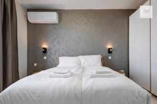 Pembroke 2BR Sea View Apartment Near Beach - 4