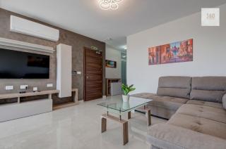 Beautiful Pembroke 2BR home with views Near Beach - 9