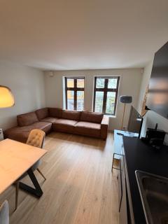 Deluxe central 2 bedroom with view and underground garage - 8