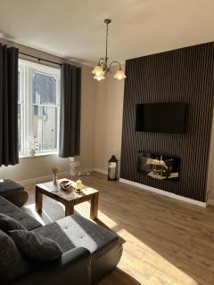3-Bed Apartment Great for Families & Contractors - 0