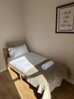 3-Bed Apartment Great for Families & Contractors - 1