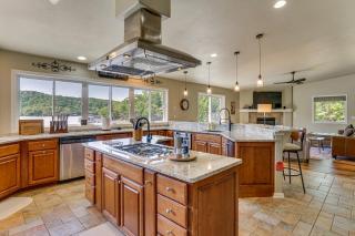 Luxe Lake of the Ozarks Group Escape in Roach - 2