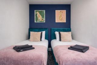 Newcastle's Most Central Apartment - 8