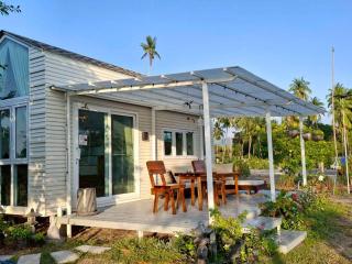 Tiny beach house- Coconut Garden With Free Row Boat - 6