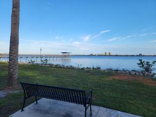 Manatee River Bungalow - 3 Riverwalk Home - 8