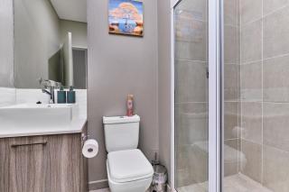 Chic Urban 1 Bed in the Heart of Rosebank - 5 min Walk to Mall - 2