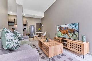 Chic Urban 1 Bed in the Heart of Rosebank - 5 min Walk to Mall - 0