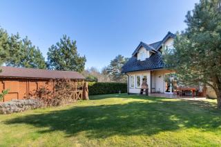 Dom Wakacyjny w Chłapowie Blisko Plaży z Sauną, Kominkiem i Grillem by Noclegi Renters - 0