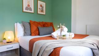 Bevington House - 3 Bedroom - Sleeps 8 - Parking - 8