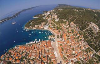 2 Bedroom Beautiful Apartment In Vrboska - 2