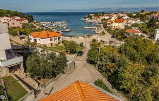 Stunning Apartment In Lukoran With House Sea View - 9