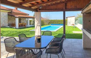 Gorgeous Home In Kastelir - 9