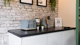 Bevington House - 3 Bedroom - Sleeps 8 - Parking - 6