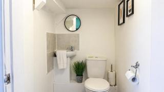 Bevington House - 3 Bedroom - Sleeps 8 - Parking - 1